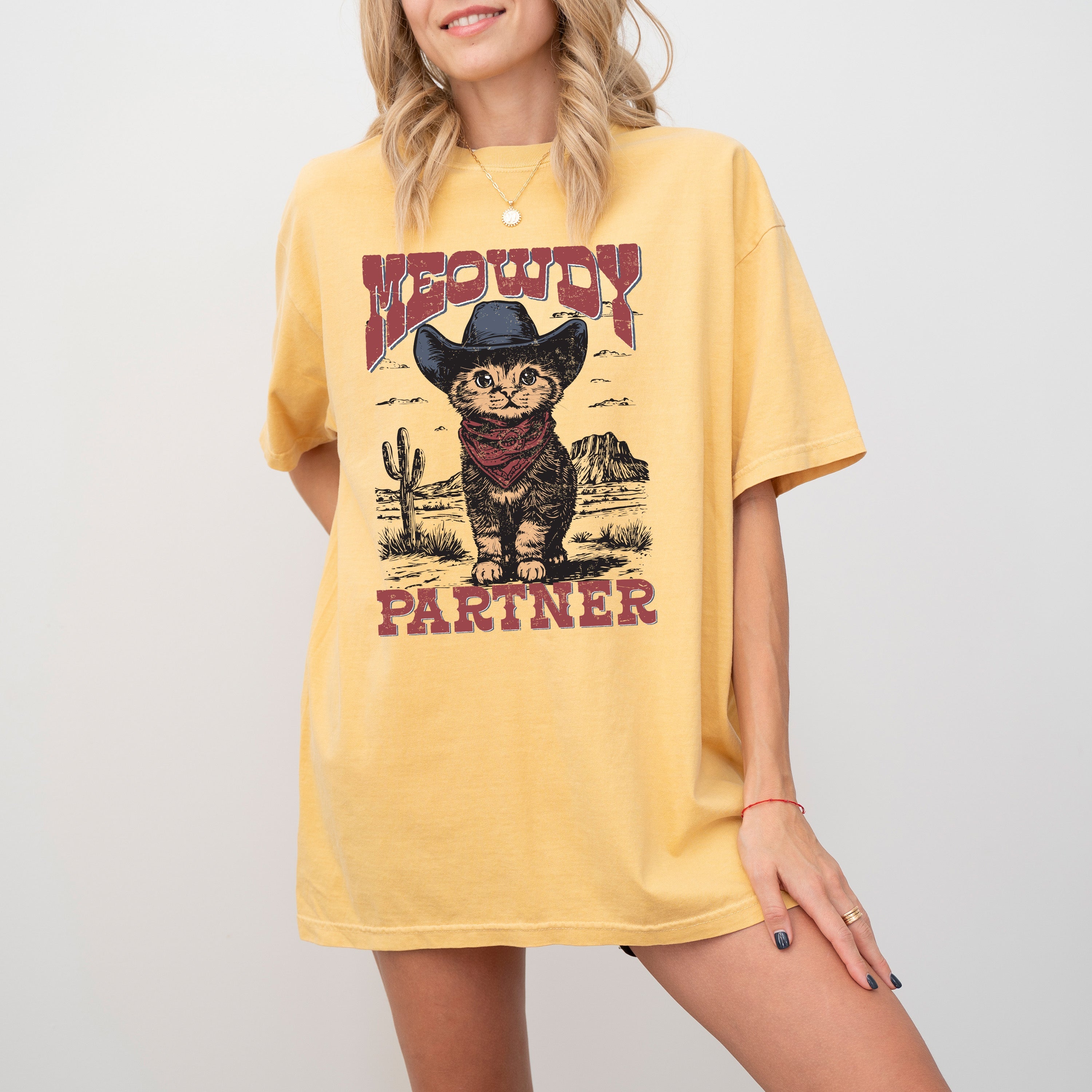 Meowdy Partner, Cowboy Cat, Cowgirl, Howdy, Yee Haw, Western, Country, Cute Shirt Comfort Colors T-Shirt
